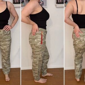 Skinnygirl CamouflageJogger Side Red Zipper with Gold Accents♥️